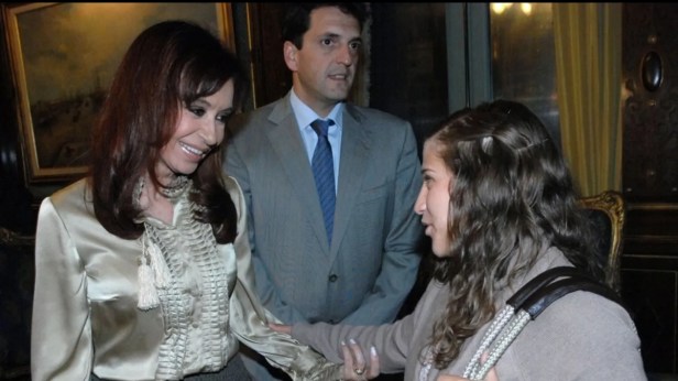 Paula Pareto junto a la presidenta de la Nación, Cristina Fernández.