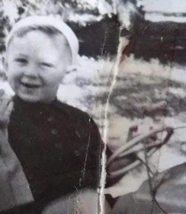 En los 50, el niño Juan Domingo de la Cruz.