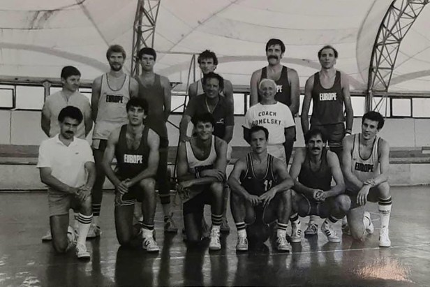 Juan Domingo de la Cruz, en el seleccionado de Europa.