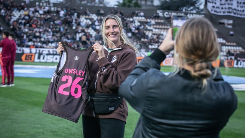 Lily Owsley, reconocida en Vicente López por Platense. - Prensa Platense -
